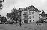 Baumann Architekten: Neubau Wohn- und Geschäftshaus in Deisenhofen